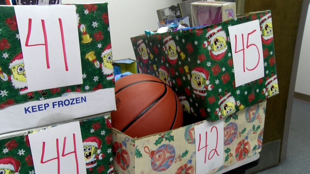 Lamar County DHR celebrates the holidays by giving back
