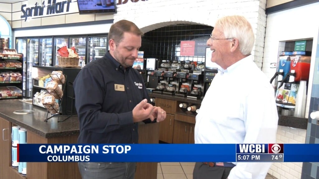 Senator Roger Wicker Stops At Sprint Mart In North Columbus