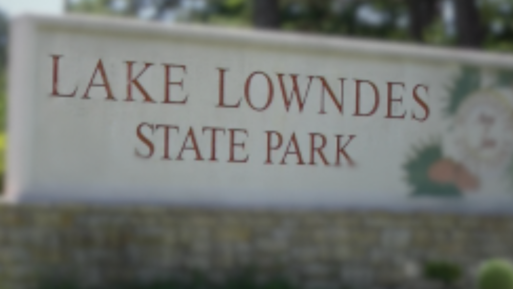 lake lowndes blurred