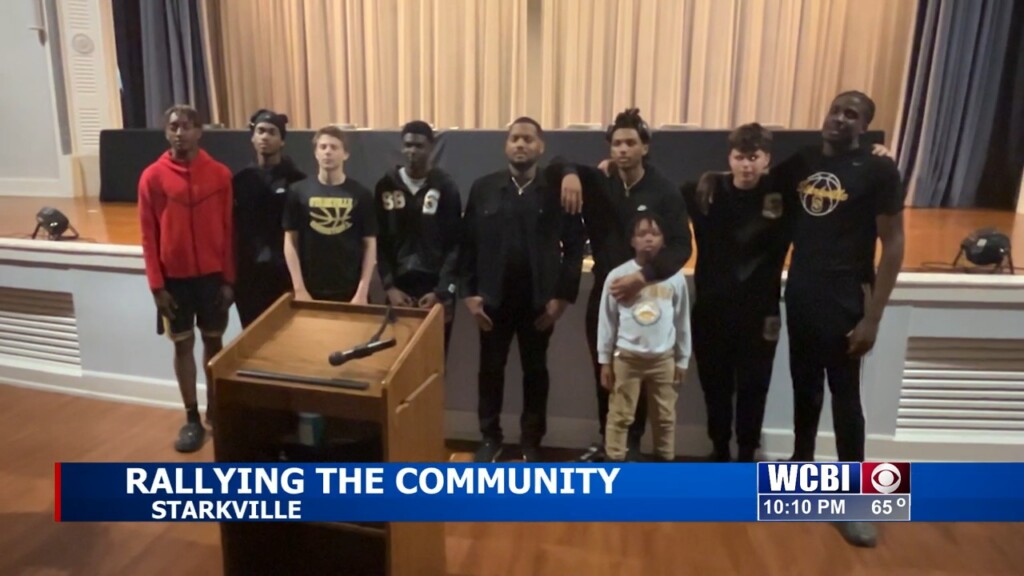Community Rallies Behind Starkville High Basketball Coach