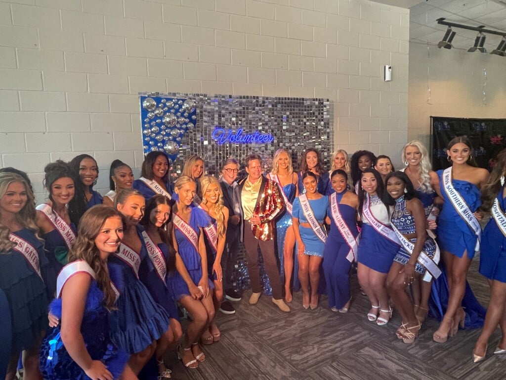 Contestants for Miss Mississippi Volunteer Pageant arrive in Tupelo