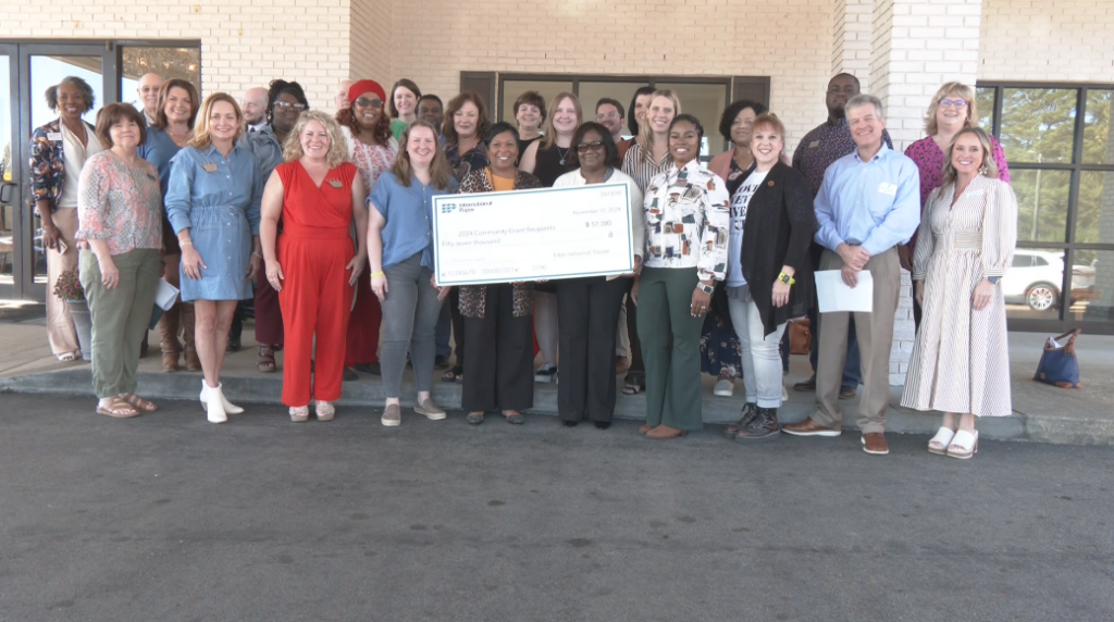 International Press presents annual grant and lunch for Columbus