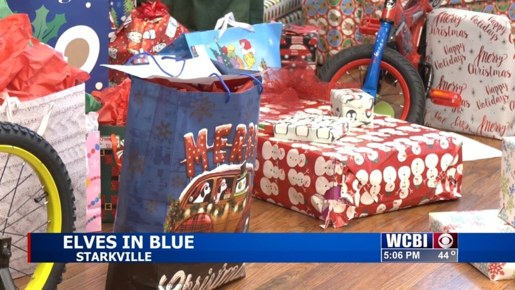 Starkville Police Gives Families Gifts From Angel Tree