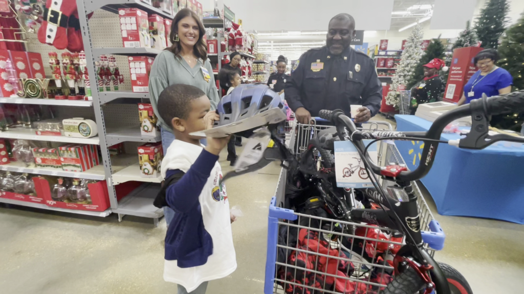 Elementary students 'Shop with a Cop' in Tupelo