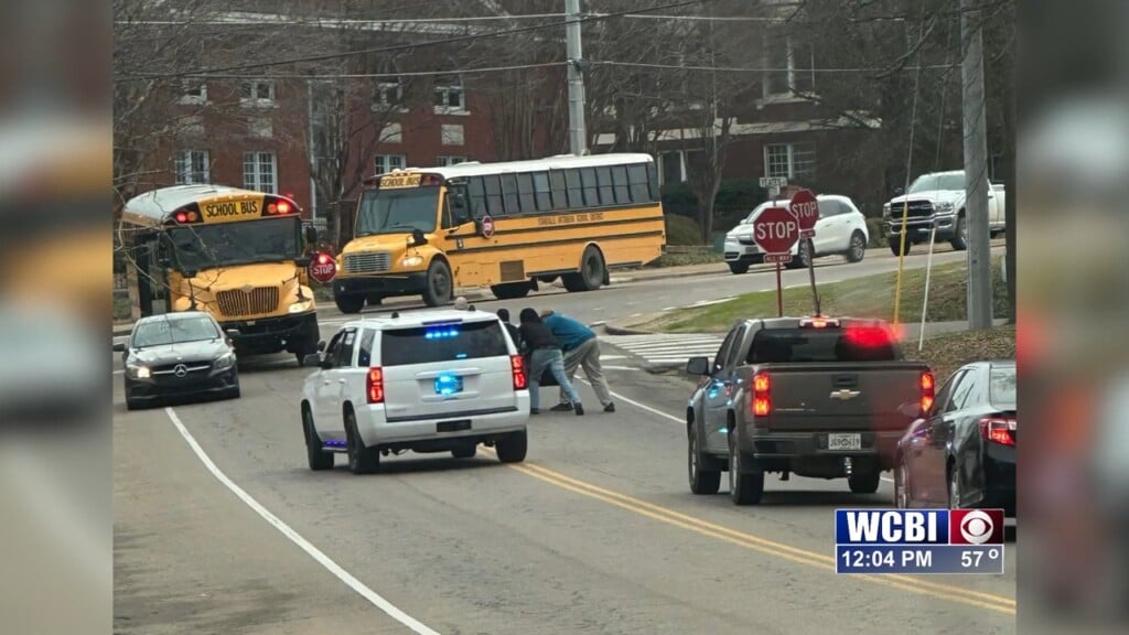 Students Assist Driver Whose Car Stalled At Intersection In Starkville