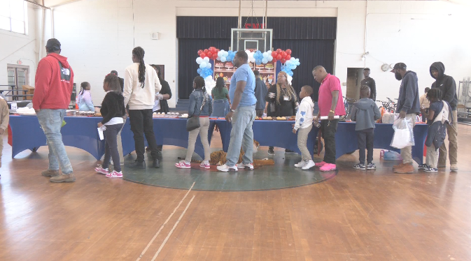 Earl Nash Elementary hosts "Data and Desserts with Dads" event