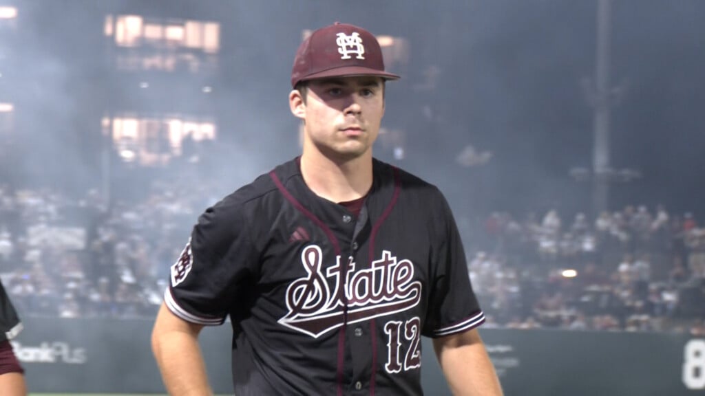 Siary Named Sec Pitcher Of The Week00 00 01 07still001