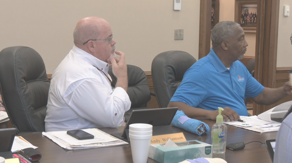 Representative briefs Lowndes leaders on water management