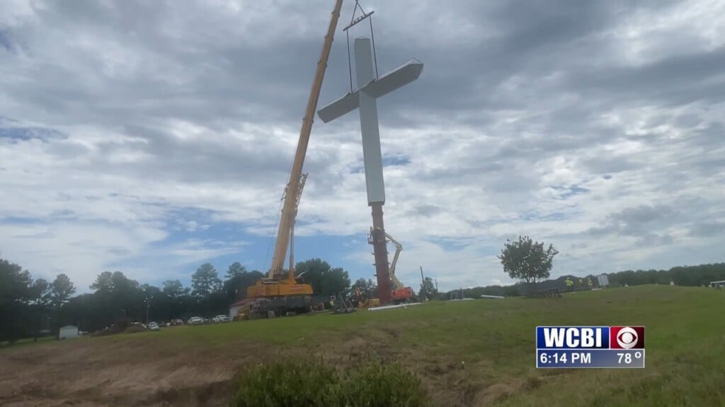 Giant Cross Raised In Pontotoc After Swift Fundraising Campaign