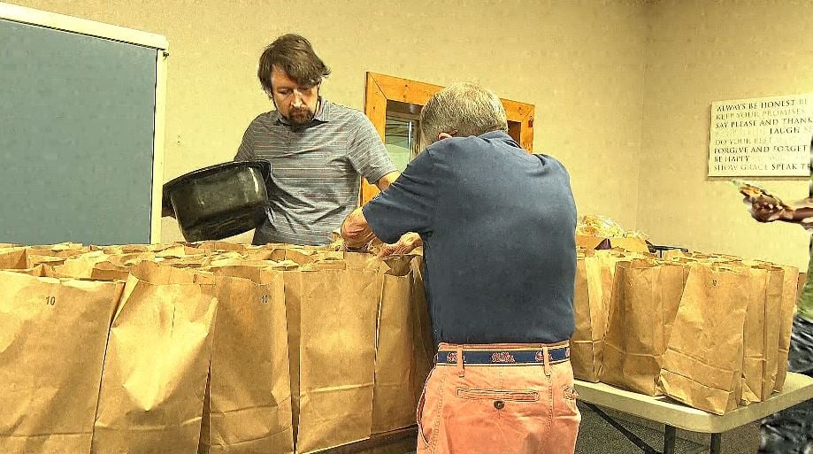 Local groups help fight hunger by making lunch bags in Columbus