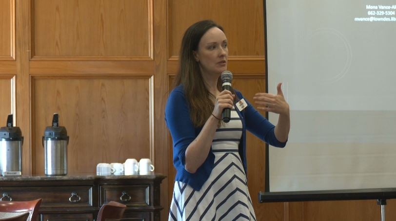 Mona Vance-Ali speaks about Columbus archives to community leaders