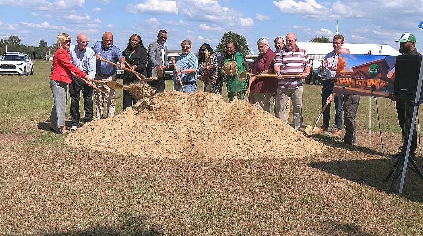 Smithville hosts ground-breaking ceremony for new Freshly's Market