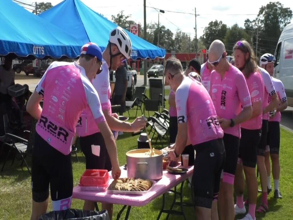 Cyclists eating lunch in Vernon
