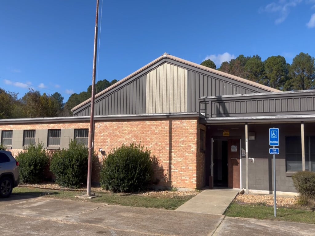 Eupora Warming Shelter