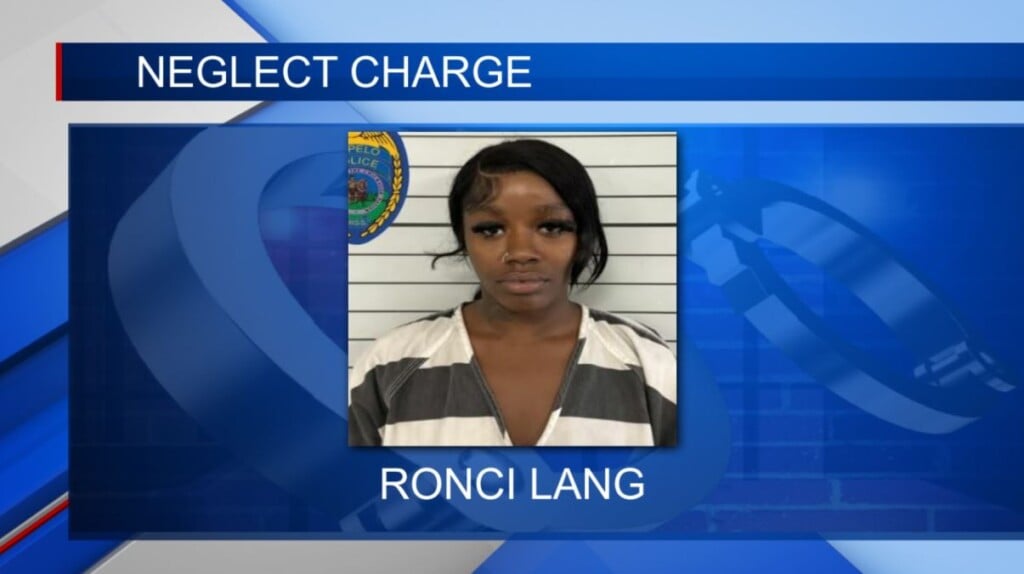 Tupelo woman arrested after a child was found unresponsive in a car