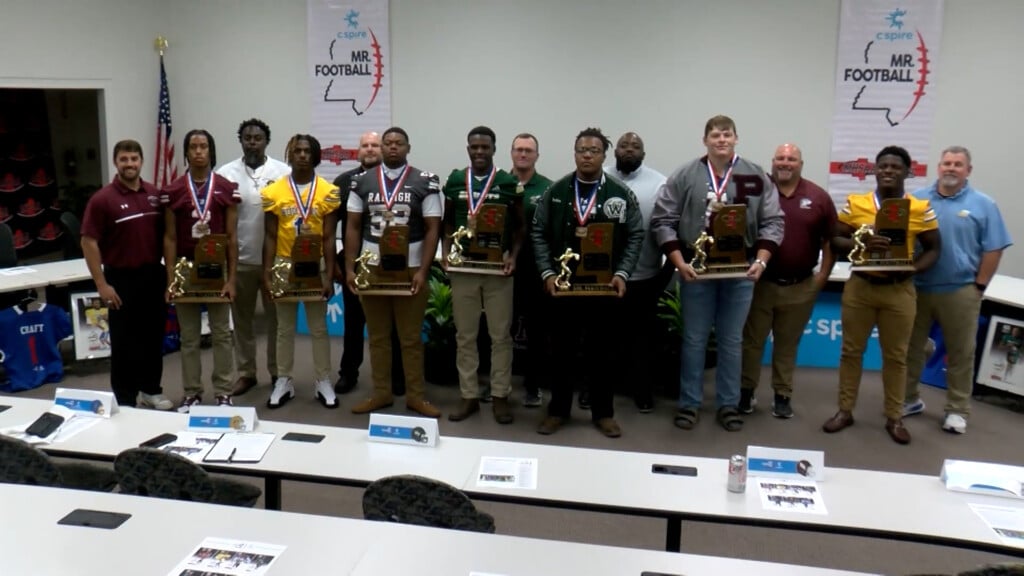 Hill Mr Football Vo00 00 04 12still002