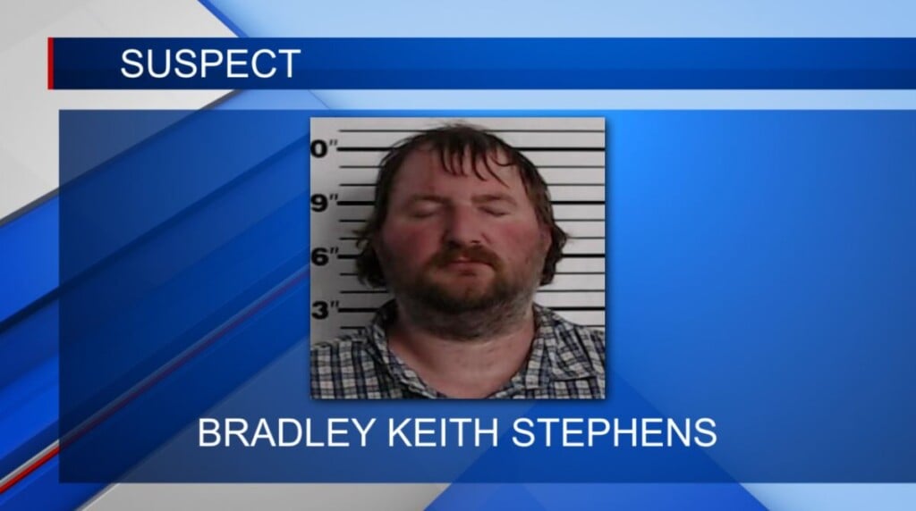 Police arrest a man on sexual abuse charges in Prentiss Co.