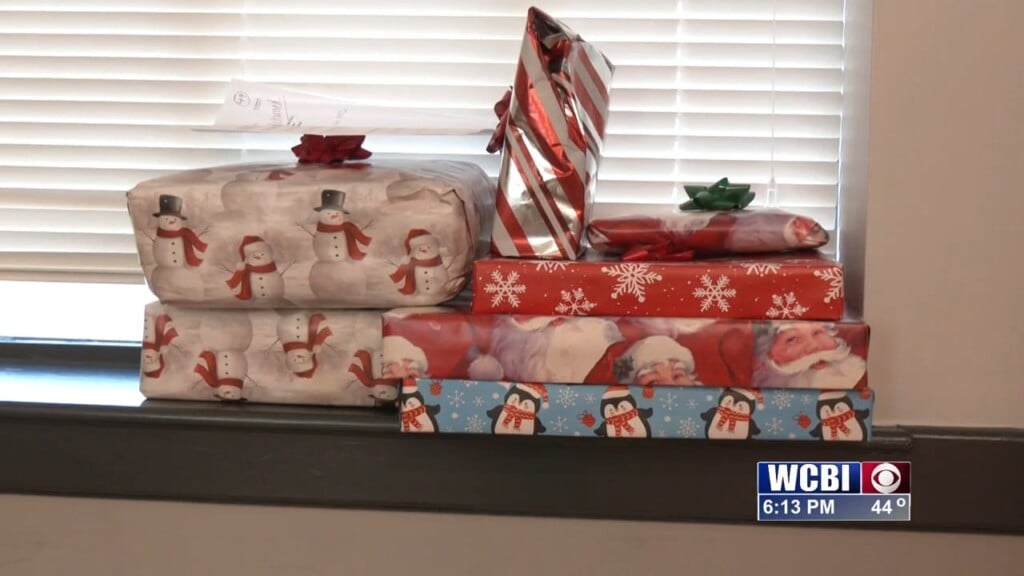 Starkville Pd Provides Gifts For Children Across The City