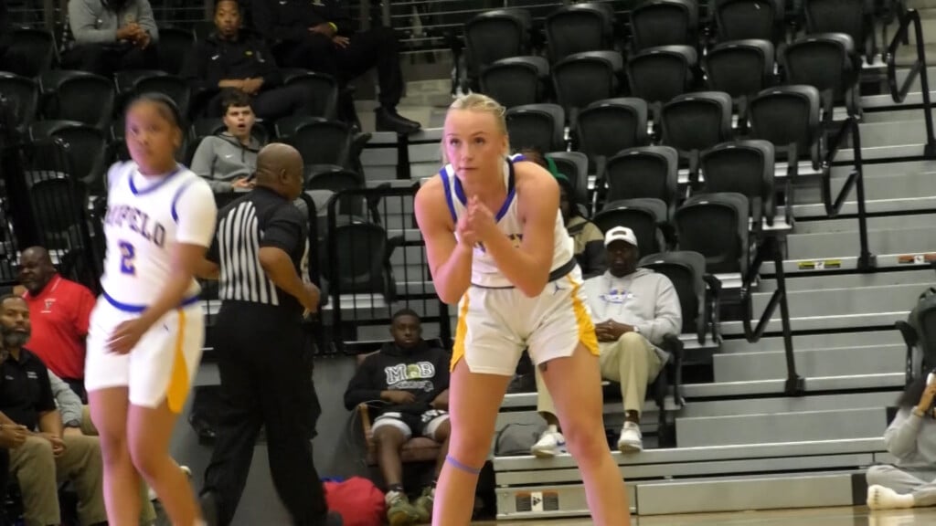 Tupelo Vs Mad Central Girlsmp400 00 54 04still001