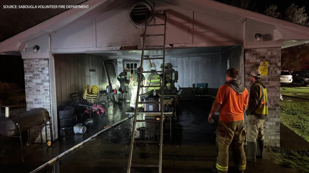 Su Calhoun County Structure Fire Vo00 00 11 29still001