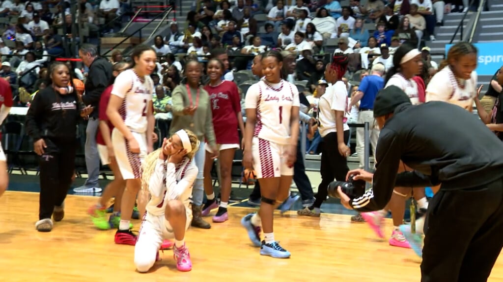 Louisville Vs Newton Co00 00 57 49still001