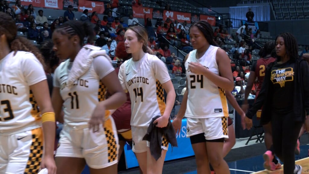 Pontotoc Vs Laurel 1mp400 00 55 14still001