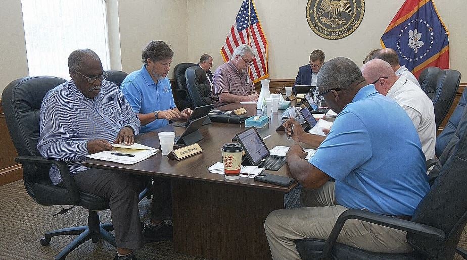 Lowndes Co. Supervisors leverage this year's internet use tax for paving plan loan