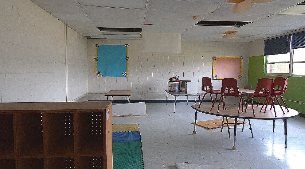 Anderson Grove Civic Association leads a tour of former Anderson Grove School