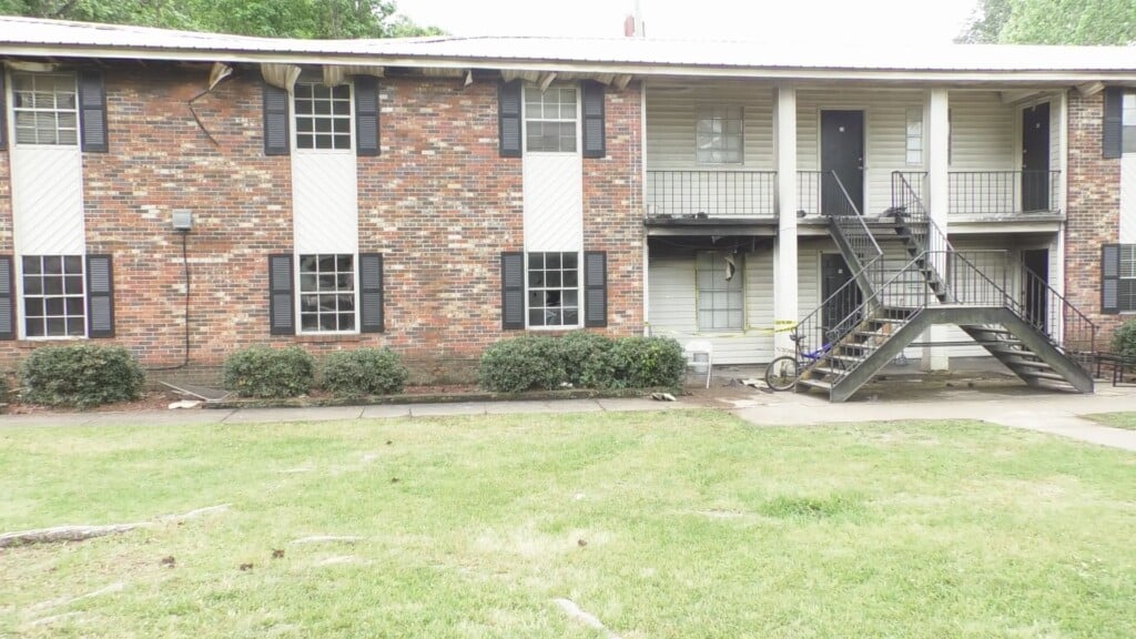 S Chanticleer Apartments Picture