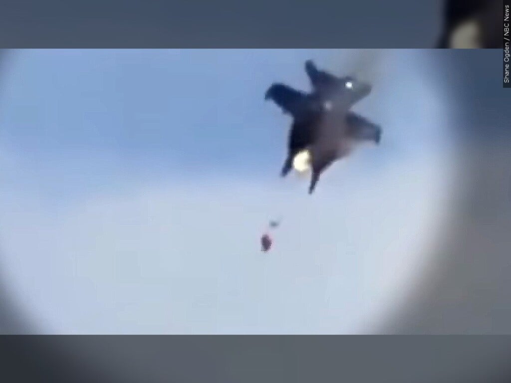 two jets collide