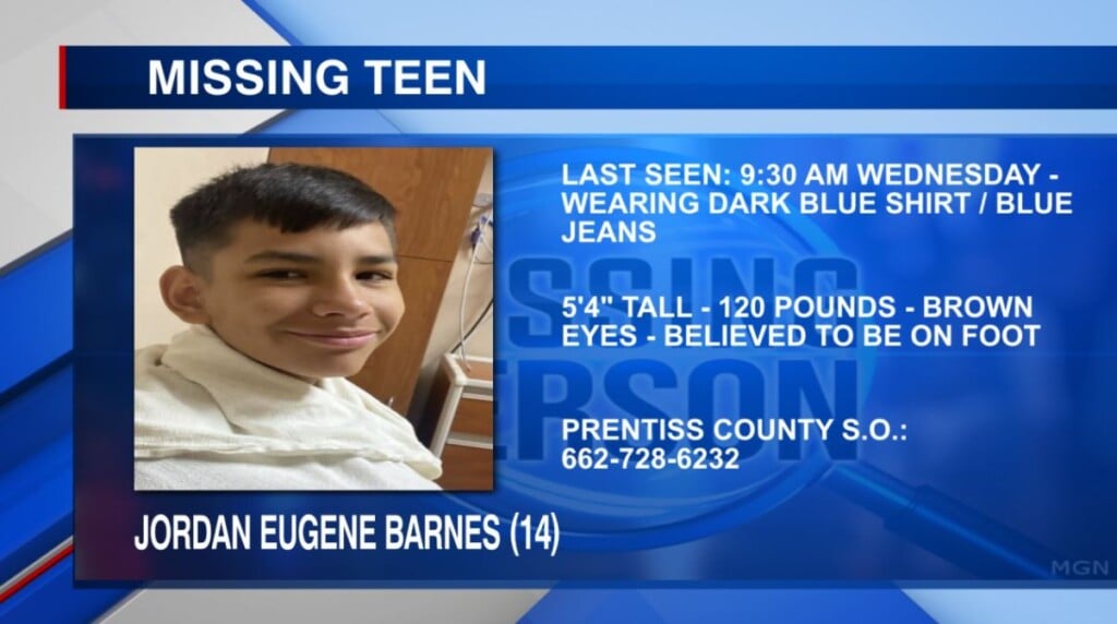Police in search of a missing teenager in Prentiss Co.