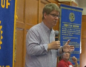 Well-known political cartoonist visits Columbus to speak to community leaders