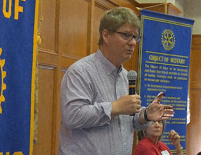 Well-known political cartoonist visits Columbus to speak to community leaders