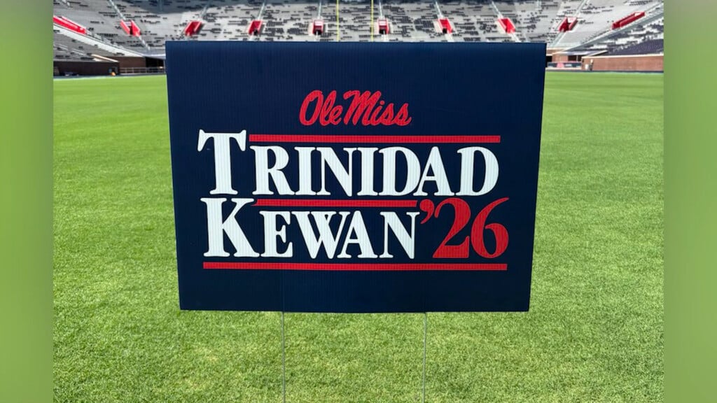 10pm Pkg Ole Miss 1mp400 00 37 06still001