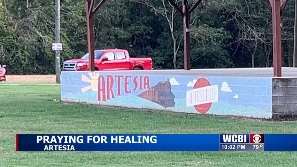 Artesia Community Turns Out To Offer Up Prayers And Support For Victims Of School Bus Crash