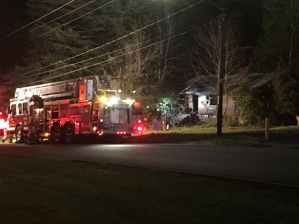 Crews Battle Early Morning Fire In N. Charlotte - WCCB Charlotte