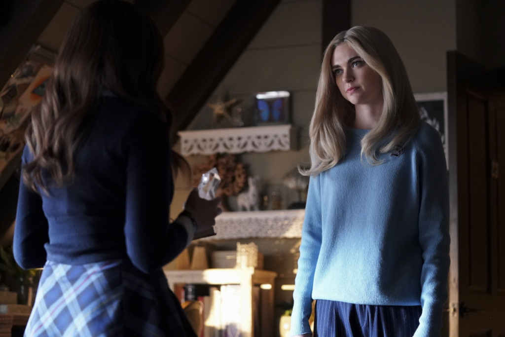 Legacies -- "I'll Tell You a Story"