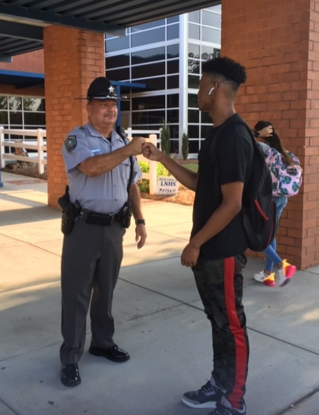 Iredell County Deputies Help Welcome Students Back To School | PHOTOS