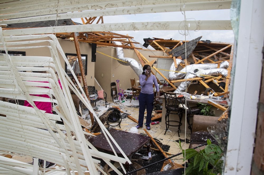 Easter Storms Sweep South Killing At Least 6 In Mississippi Ap 04