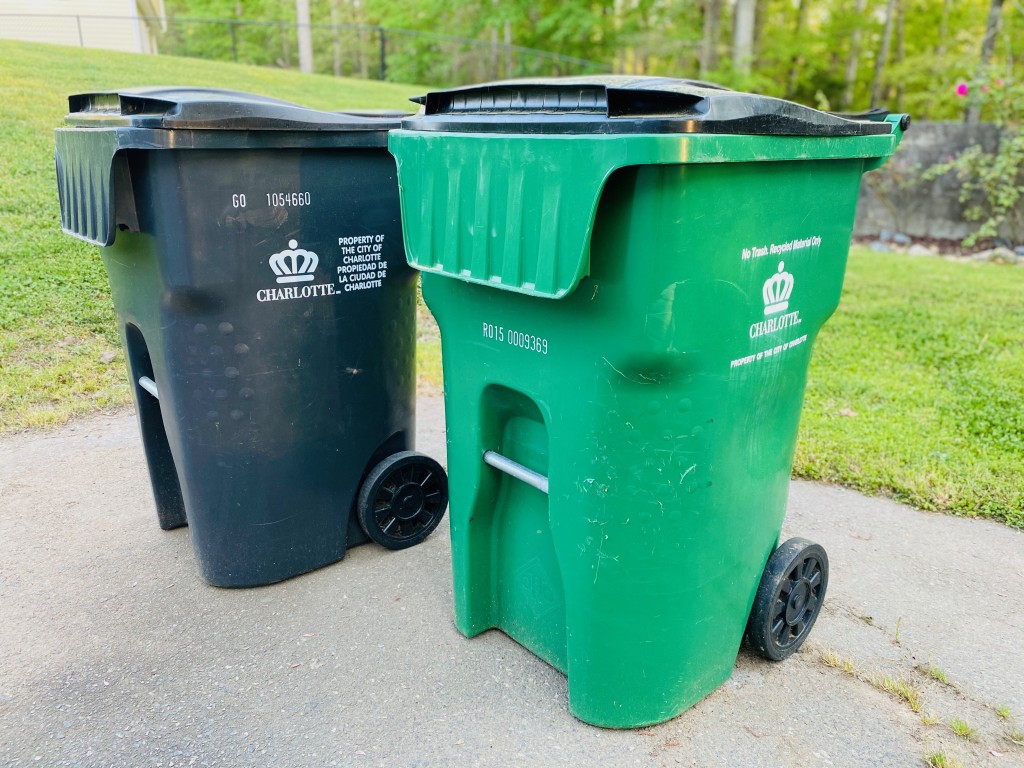 Mecklenburg County Residents Asked To NOT Put Yard Waste In Trash Or Recycle Bins - WCCB