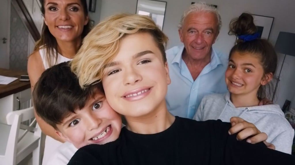 Being Reuben 101 A Very Modern Family 05