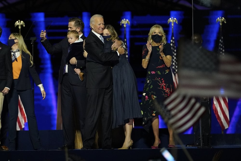 President Elect Joe Biden, Cente, With His Wife Jill Biden And Members Of This Family On Stage, Saturday, Nov. 7, 2020, In Wilmington, Del. (ap Photo Andrew Harnik, Pool)