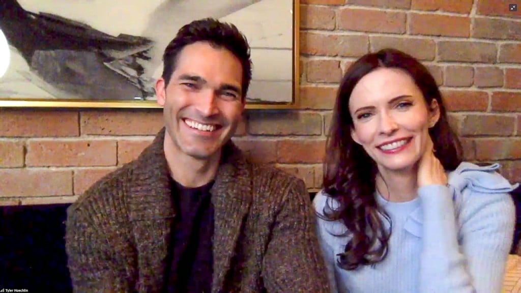 Superman & Lois Stars' Off Screen Bond & Fresh Take On The Icons