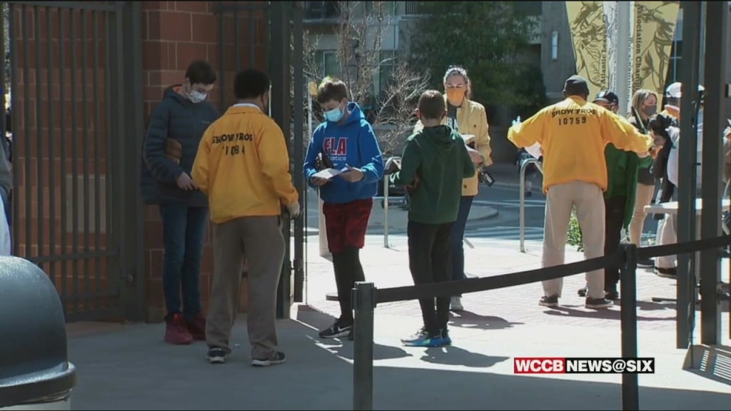 Fans Back For Uptown Baseball For 1st Time In More Than A Year