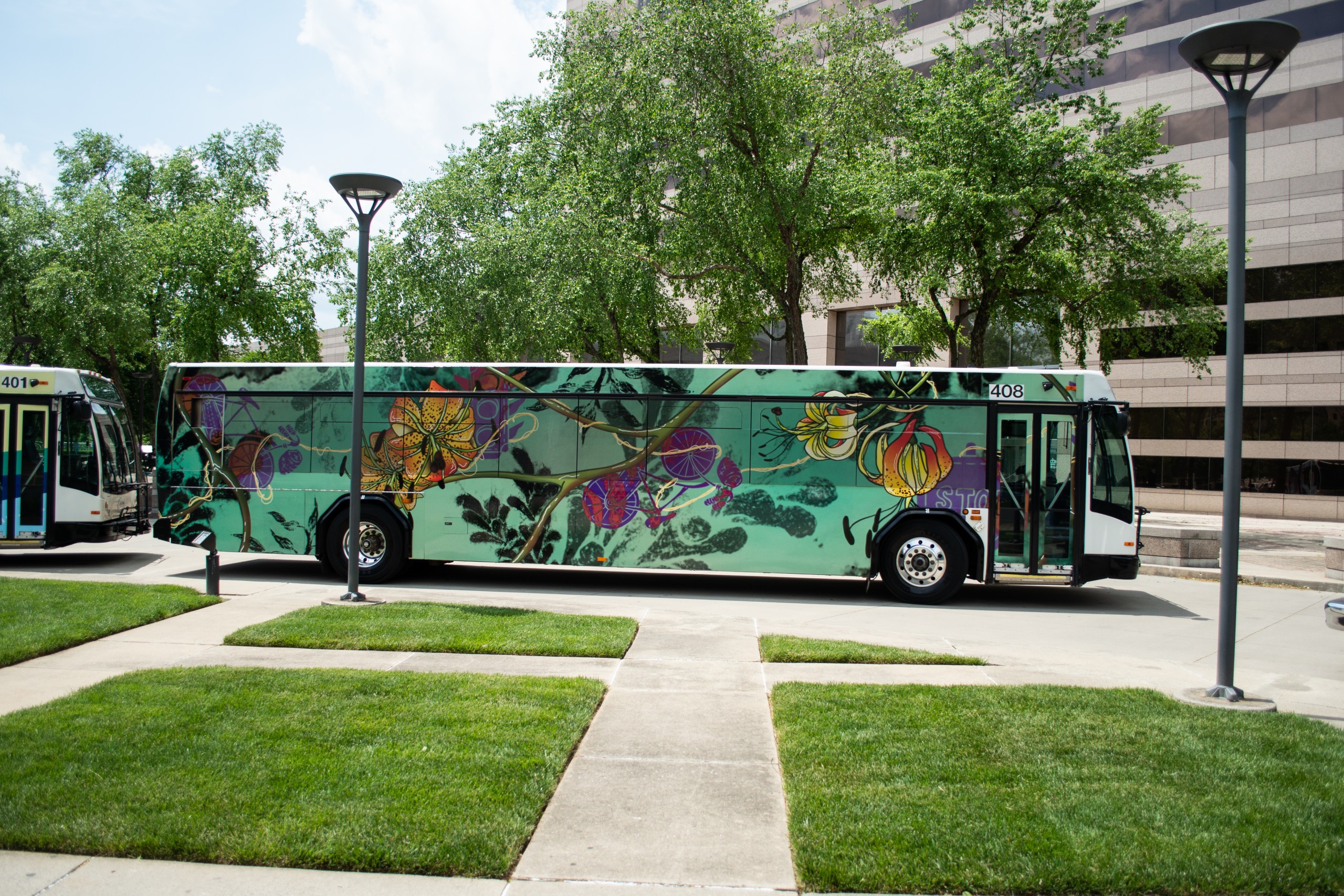 Student Art Bus Contest Unveiling 2021 013 WCCB Charlotte's CW