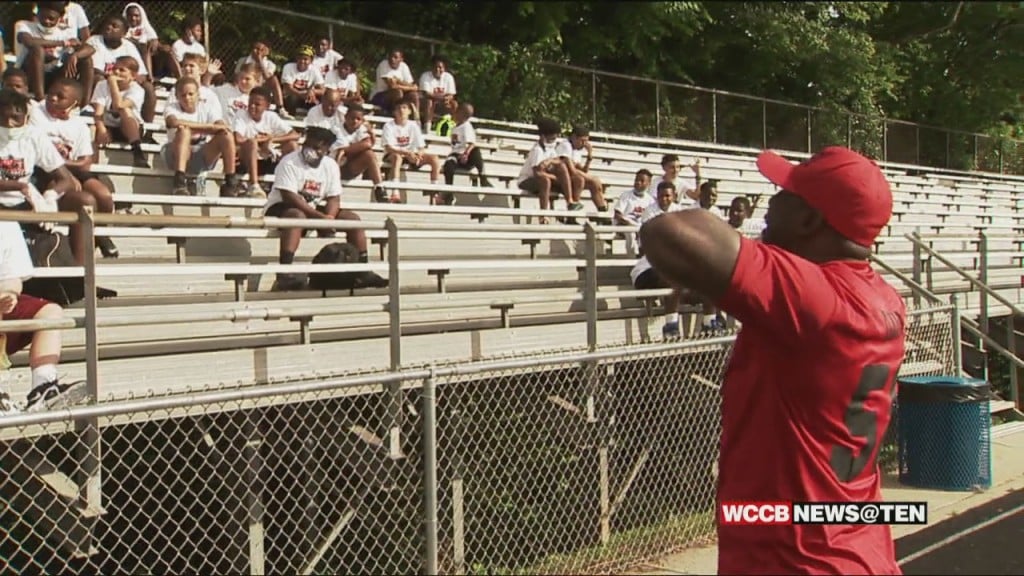 Thomas Davis Holds Annual Youth Football Camp