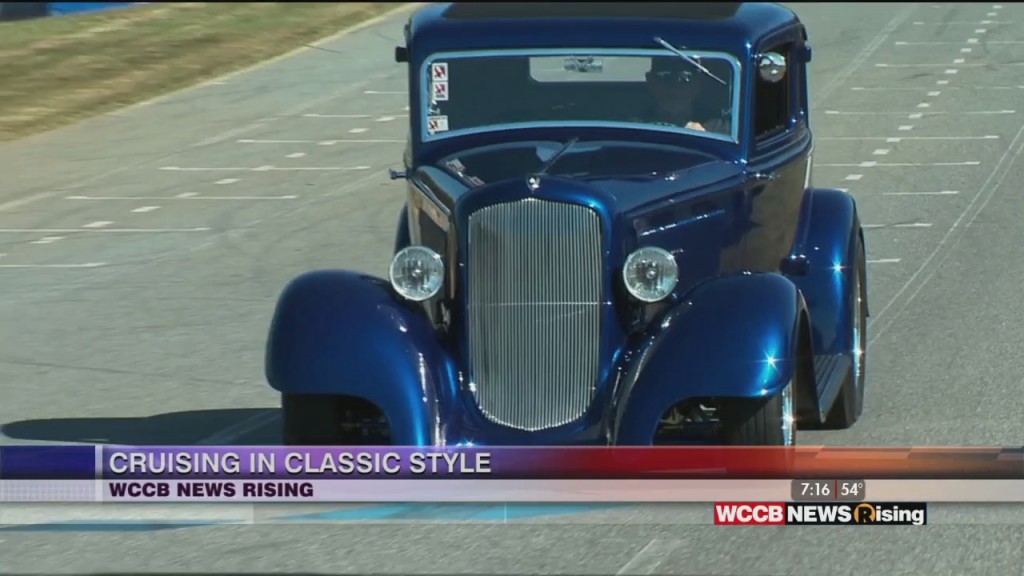 Classic Cars Gear Up For Cruise In