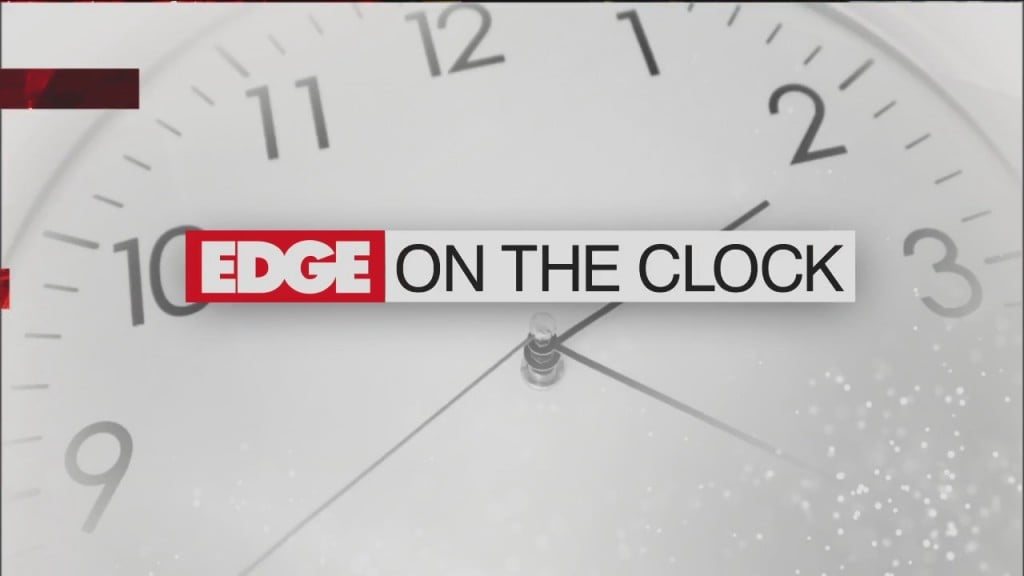 Edge On The Clock: 80 Escaped Ostriches Run The Streets