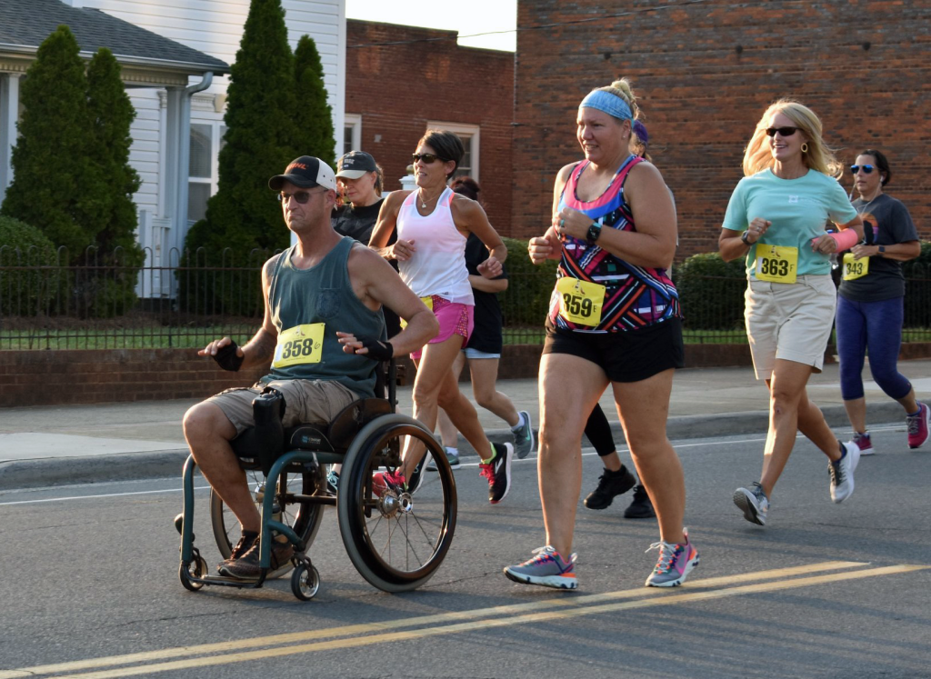 Tour De Elvis Runners Racing Downtown