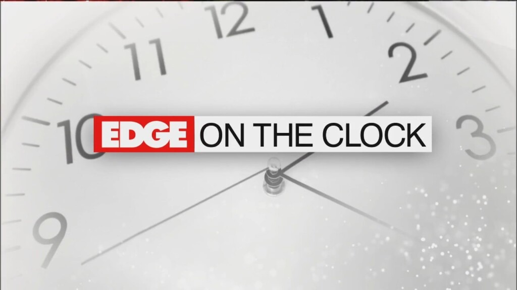 Edge On The Clock: Cops Hand Out $100 During Traffic Stops